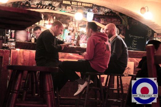 Motel Men (B) Subway To Peter, Chemnitz 16. November 2011 (18) - sitting in the Pub.JPG